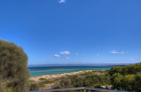 Sandbar Beach House - Kingaroy Accommodation 3