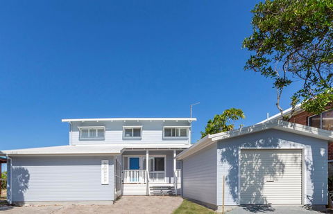 Sandpiper Beach Front House - Kingaroy Accommodation 0