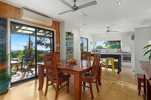 Sandy Feet Retreat - 13 Scenic View Drive - Kingaroy Accommodation 1