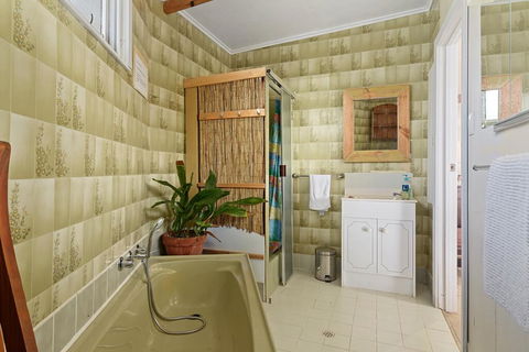 Sandy Feet Retreat - 13 Scenic View Drive - Kingaroy Accommodation 2