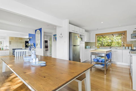 SANTORINI BEACH HOUSE - SAFETY BEACH - Kingaroy Accommodation 0