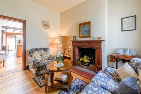 Sargeants & Armoury Cottages 1823 - Kingaroy Accommodation 2