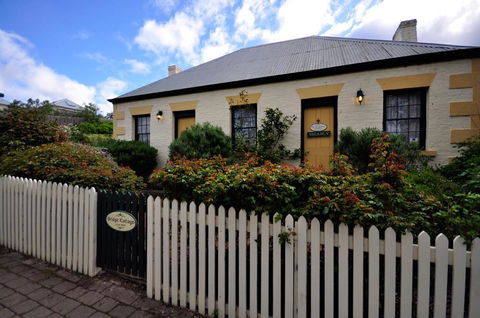 Sargeants & Armoury Cottages 1823 - Kingaroy Accommodation 1