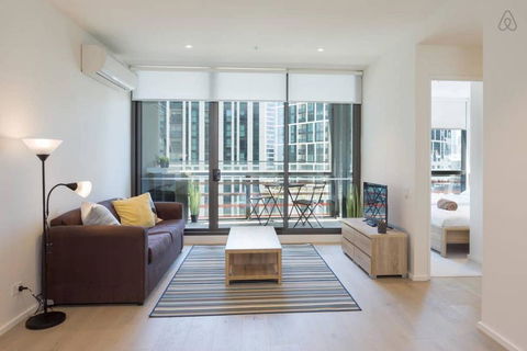 Scarlett - Docklands Delight Balcony, Gym & Pool - Kingaroy Accommodation 0