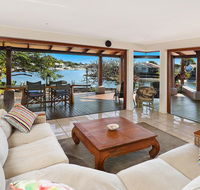 SCHMAN55-WATERFRONT RESORT-STYLE ENTERTAINER - Kingaroy Accommodation