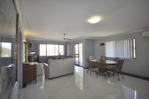 Seaclusion On Toorbul - Kingaroy Accommodation 3
