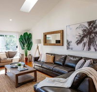 Seagrass House - Modern North Avoca Oasis - Kingaroy Accommodation
