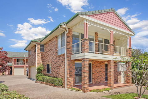 SEASCAPE - An Enticing Lakeside Escape - Kingaroy Accommodation 3