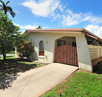 Seascape Holidays - 53 Reef Street - Kingaroy Accommodation