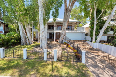 Seascape Luxury Beachfront House - Kingaroy Accommodation 1