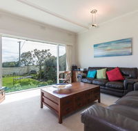 SEAVIEWS MORNINGTON.... - Kingaroy Accommodation