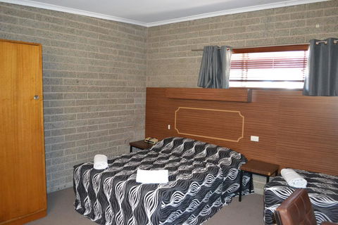 Shamrock Hotel Motel Balranald - Kingaroy Accommodation 2