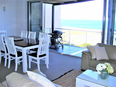 Shearwaters Apartment, Ocean Views - Kingaroy Accommodation 2