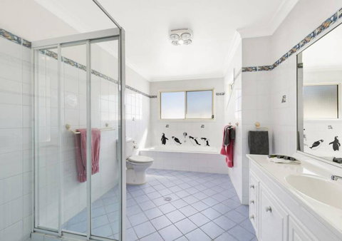 Shelly Beach Family Hideaway - Pool, Beach, Golf - Kingaroy Accommodation 2