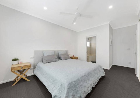 Shelly Beach Family Hideaway - Pool, Beach, Golf - Kingaroy Accommodation 3