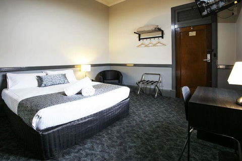 Shenanigans At The Imperial - Kingaroy Accommodation 3