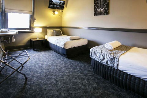 Shenanigans At The Imperial - Kingaroy Accommodation 2