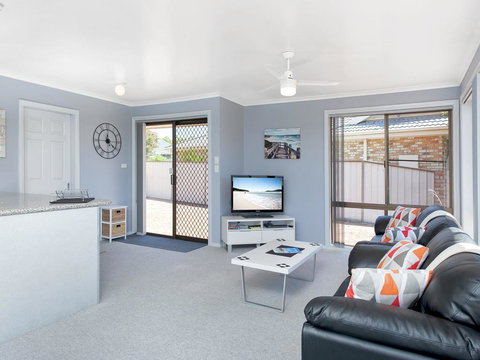Shoreline Drive, Duplex 01,39, Little Pearl - Kingaroy Accommodation 2