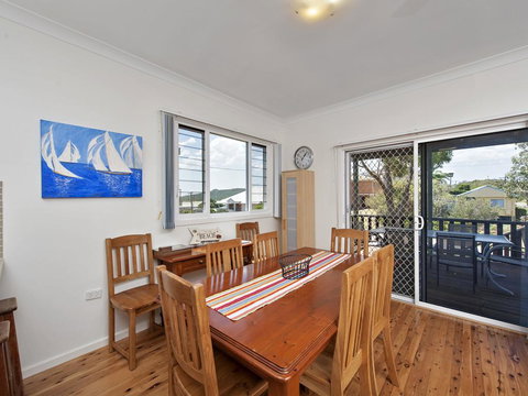 Short Street, 4, The Beach Cottage - Kingaroy Accommodation 3