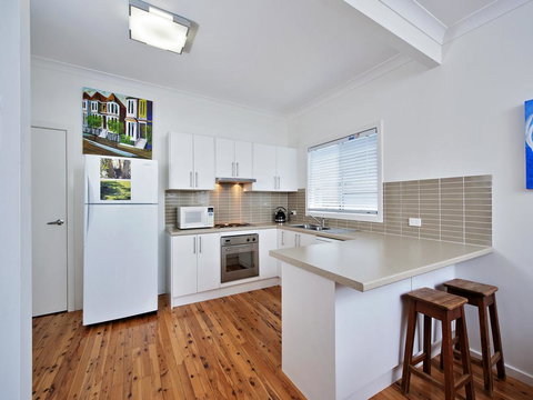 Short Street, 4, The Beach Cottage - Kingaroy Accommodation 2
