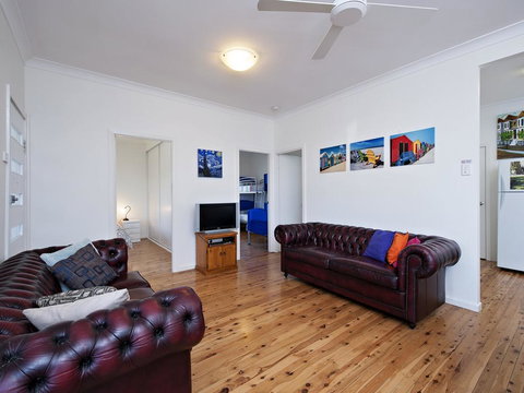 Short Street, 4, The Beach Cottage - Kingaroy Accommodation 1