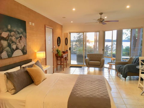 SilverWaters Waterfront Accommodation - Kingaroy Accommodation 1