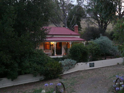 Sinnamons Cottage - Kingaroy Accommodation 0