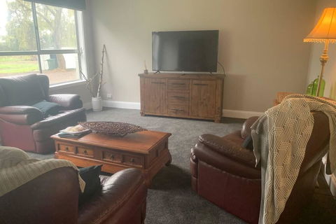 Skibo Cottage - Kingaroy Accommodation 3