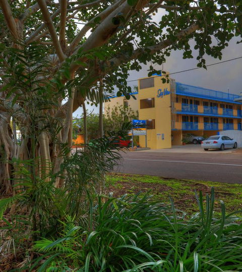 Sky View Units Bowen - Kingaroy Accommodation 3
