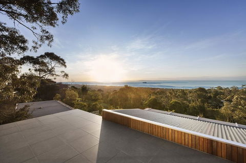 Skyluxe Luxury Retreat With Water Views And Deluxe Interior From Every Room - Kingaroy Accommodation 1