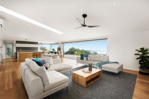 Skyluxe Luxury Retreat With Water Views And Deluxe Interior From Every Room - Kingaroy Accommodation 0