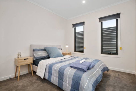 Sleek, Modern Capel Sound! - Kingaroy Accommodation 1
