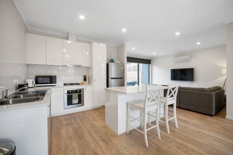 Sleek, Modern Capel Sound! - Kingaroy Accommodation 0