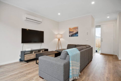 Sleek, Modern Capel Sound! - Kingaroy Accommodation 3