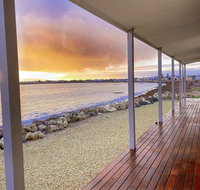 Smart Beach House  Pelican Point - Kingaroy Accommodation