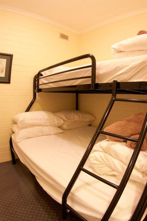 Snow Ski Apartments 31 - Kingaroy Accommodation 3