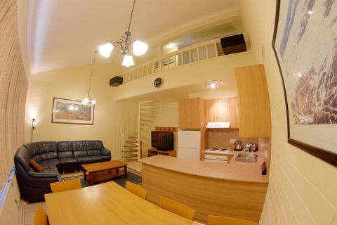 Snow Ski Apartments 31 - Kingaroy Accommodation 0