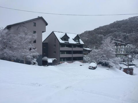 Snow Ski Apartments 32 - Kingaroy Accommodation 3