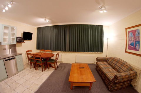 Snow Ski Apartments 34 - Kingaroy Accommodation 1