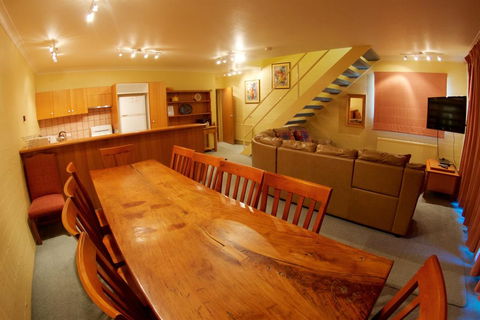 Snow Ski Apartments 41 - Kingaroy Accommodation 0