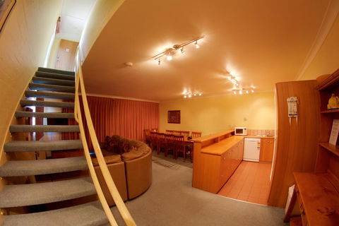 Snow Ski Apartments 41 - Kingaroy Accommodation 1