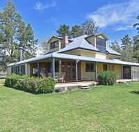 Soldiers Cottage picturebook vineyard home - Kingaroy Accommodation