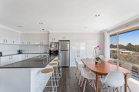 Soldiers Point Spectacular - Kingaroy Accommodation 1