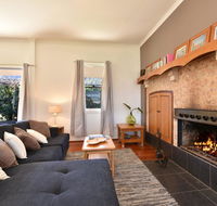 Somerville Wines Farmstay in Broke super cute house on working farm. Walk for miles. - Kingaroy Accommodation