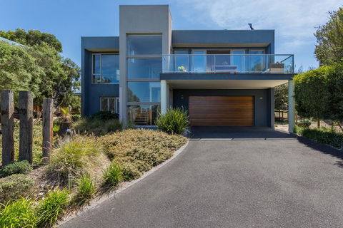 Sophisticated Contemporary Coastal Living With Sweeping Views In Cape Schanck - Kingaroy Accommodation 2