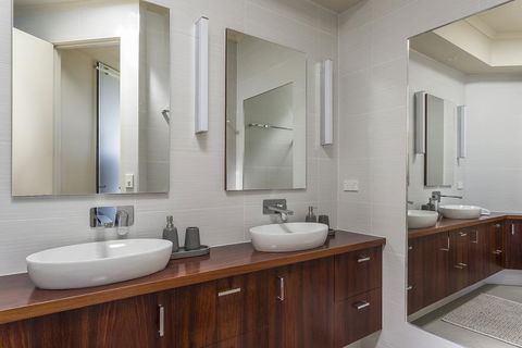 Sophisticated Contemporary Coastal Living With Sweeping Views In Cape Schanck - Kingaroy Accommodation 3