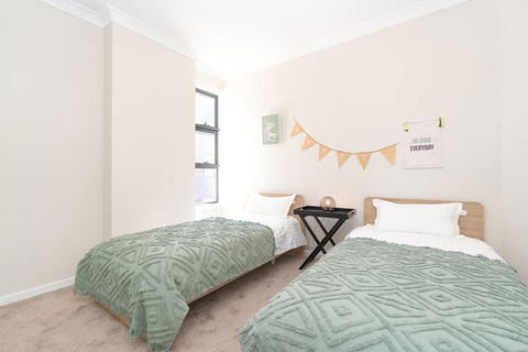 SP246-Brandnew Modern Apt In Penrith With Parking - Kingaroy Accommodation 2