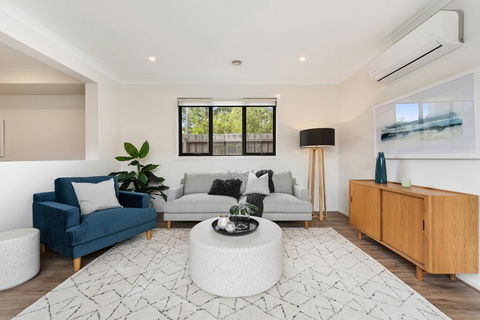 Spacious 4-Bed House With Parking And Backyard - Kingaroy Accommodation 2
