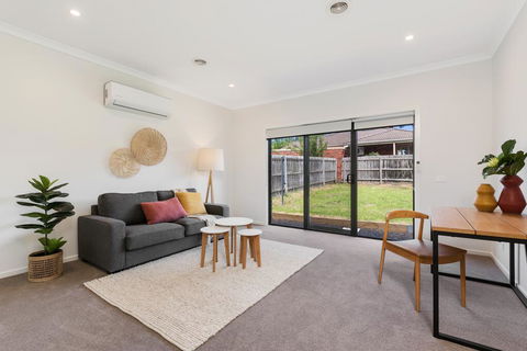 Spacious 4-Bed House With Parking And Backyard - Kingaroy Accommodation 3
