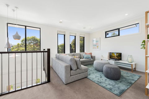 Spacious 4-Bed House With Parking And Backyard - Kingaroy Accommodation 0